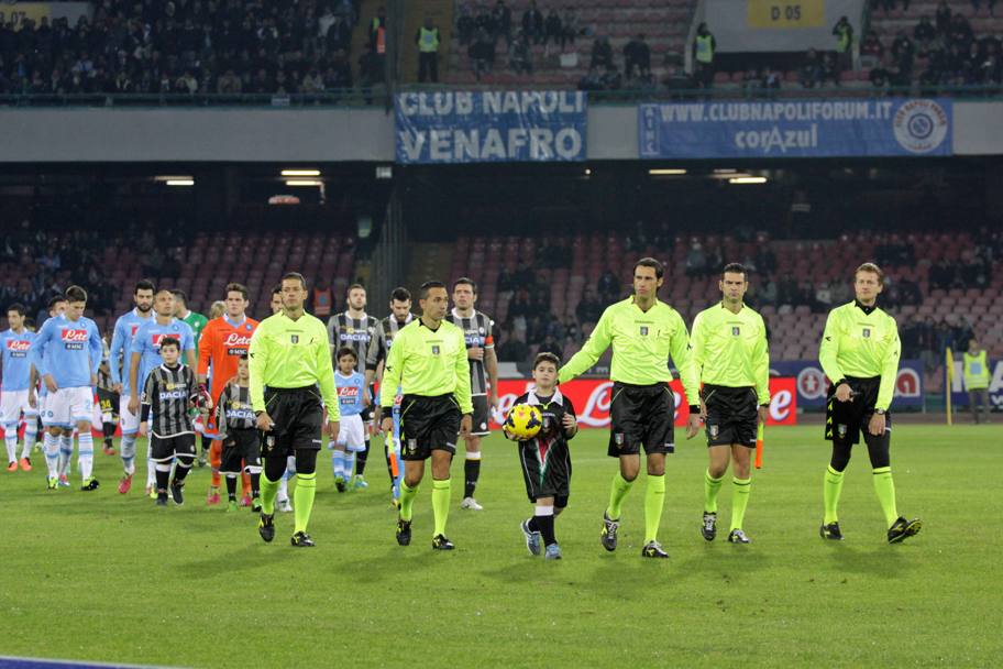 Tutto pronto: Napoli e Udinese entrano in campo. LaPresse